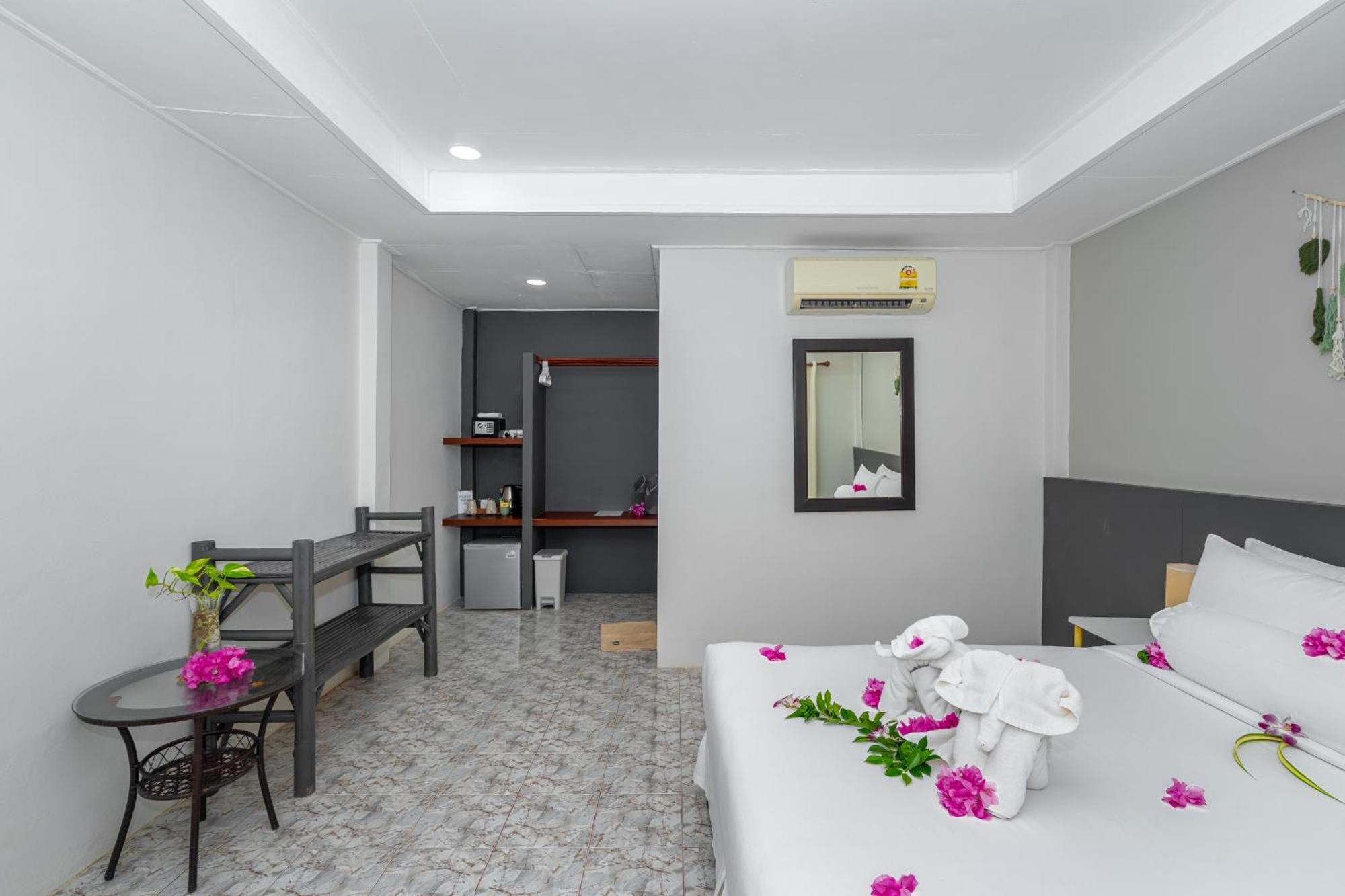 Lanta Beachfront Resort Ko Lanta Kültér fotó