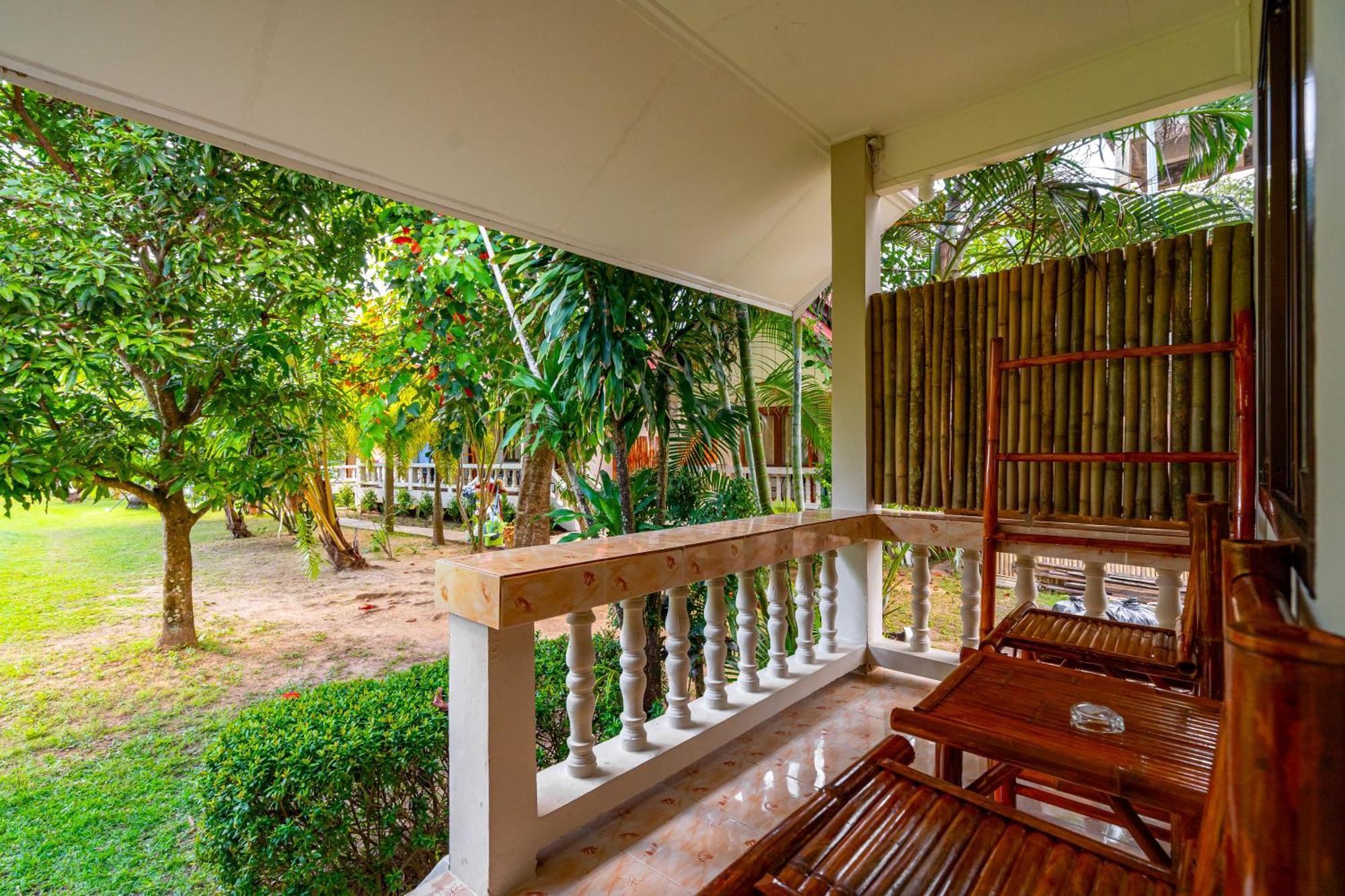 Lanta Beachfront Resort Ko Lanta Kültér fotó