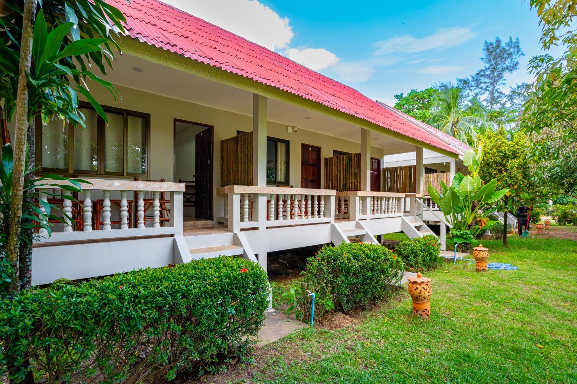 Lanta Beachfront Resort Ko Lanta Kültér fotó
