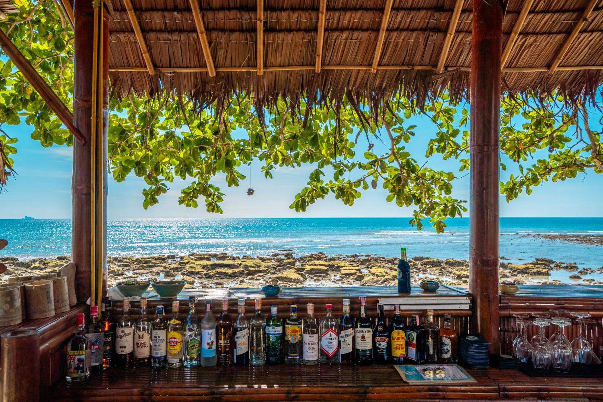 Lanta Beachfront Resort Ko Lanta Kültér fotó