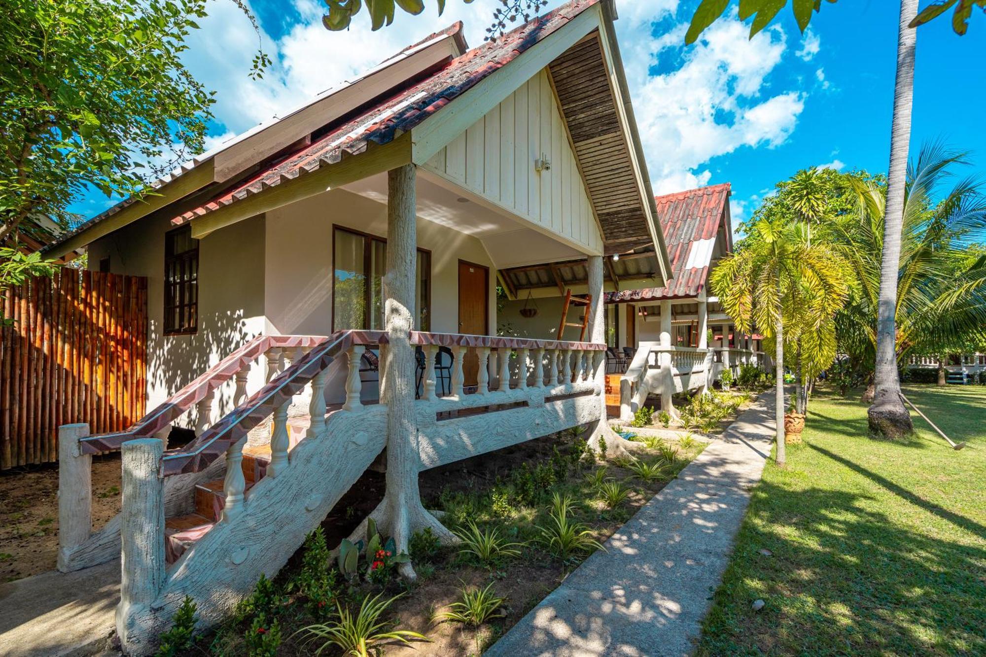 Lanta Beachfront Resort Ko Lanta Kültér fotó