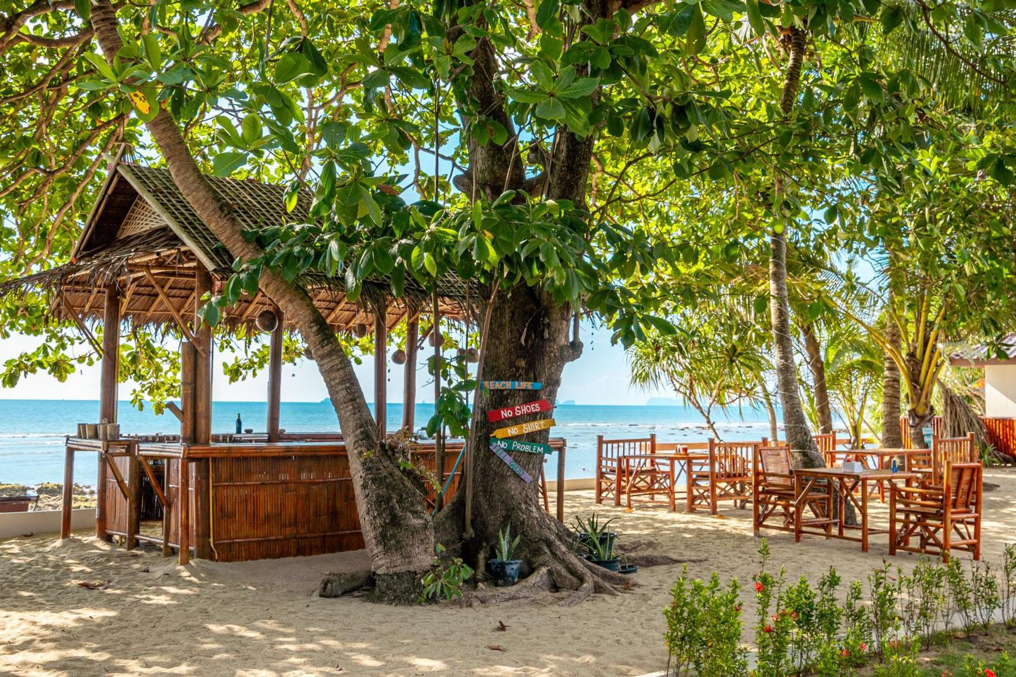 Lanta Beachfront Resort Ko Lanta Kültér fotó