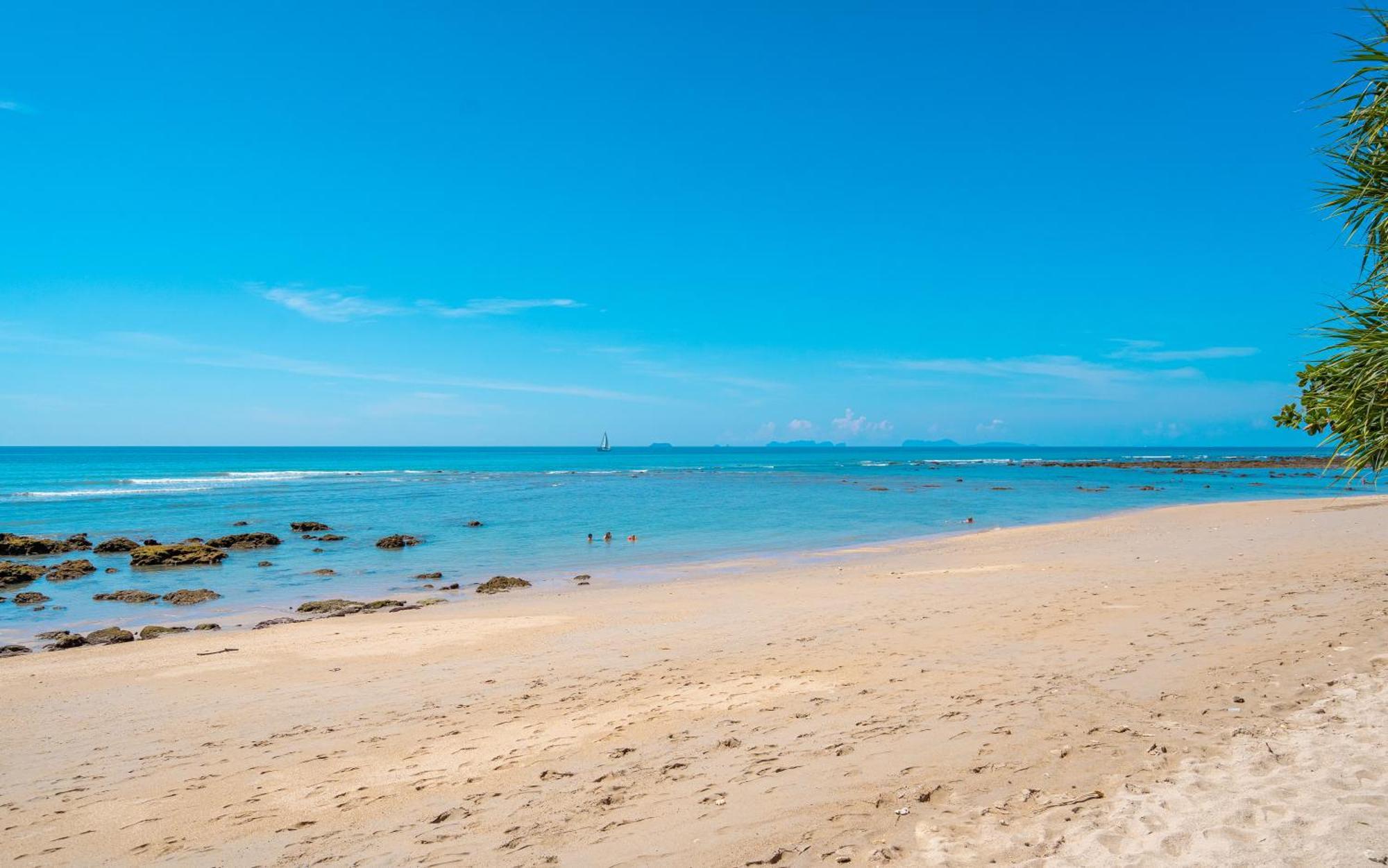 Lanta Beachfront Resort Ko Lanta Kültér fotó